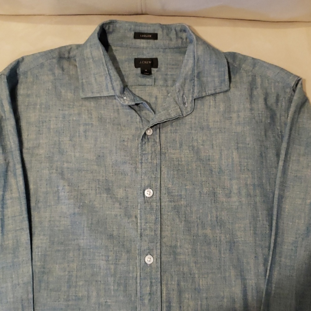 Men's casual botton down shirt